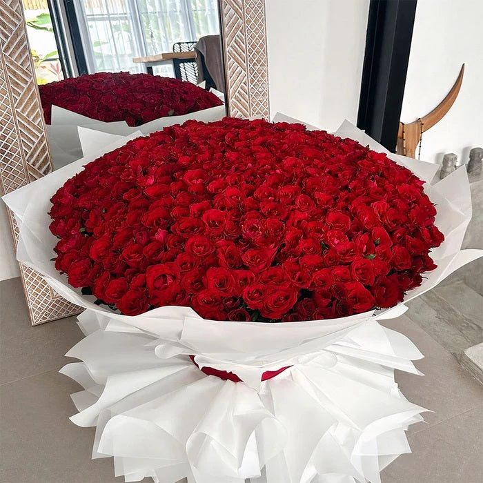 Luxe 300 Red Roses Bouquet Luxe 300 Red Roses Bouquet