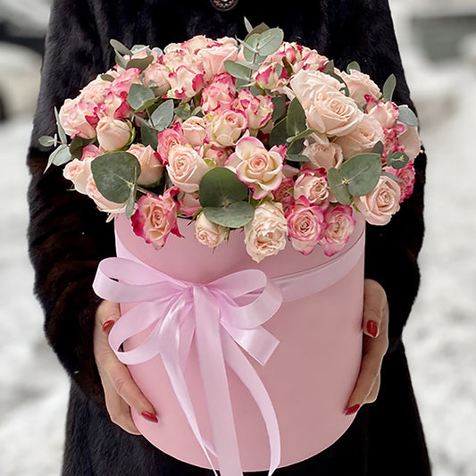 25 Pink Spray Roses in Box
