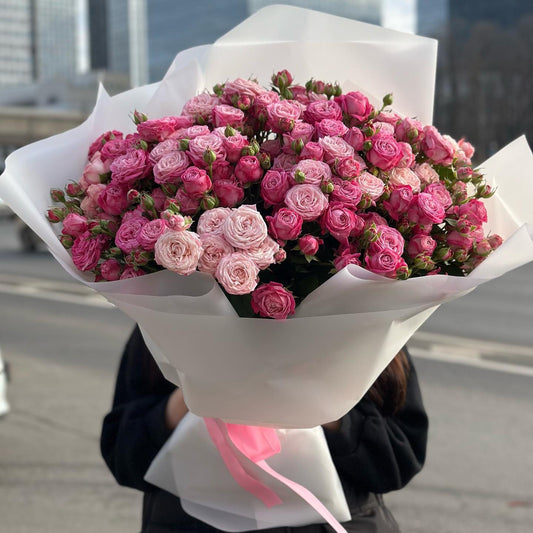Blushing 25 Pink Spray Roses Bouquet