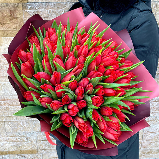 100 Red Tulips Bouquet