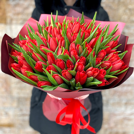 100 Red Tulips Bouquet